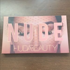 Huda Beauty New Nudes Palette